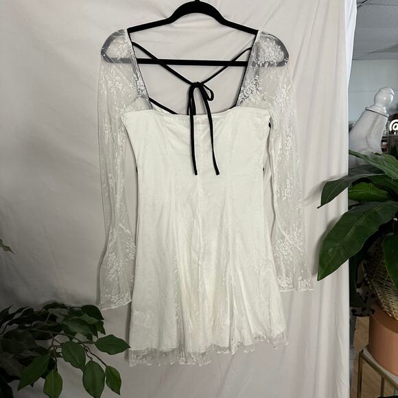 Lace Black And White Contrast Color Ruffled Hem Mini Dress - Picture 3 of 8